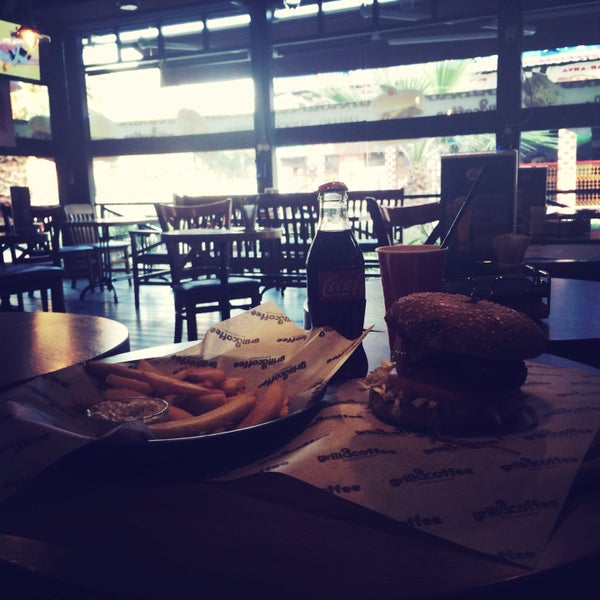 Снимок сделан в Grill&amp;Сoffee Burgershop пользователем Ani A. 3/5/2015