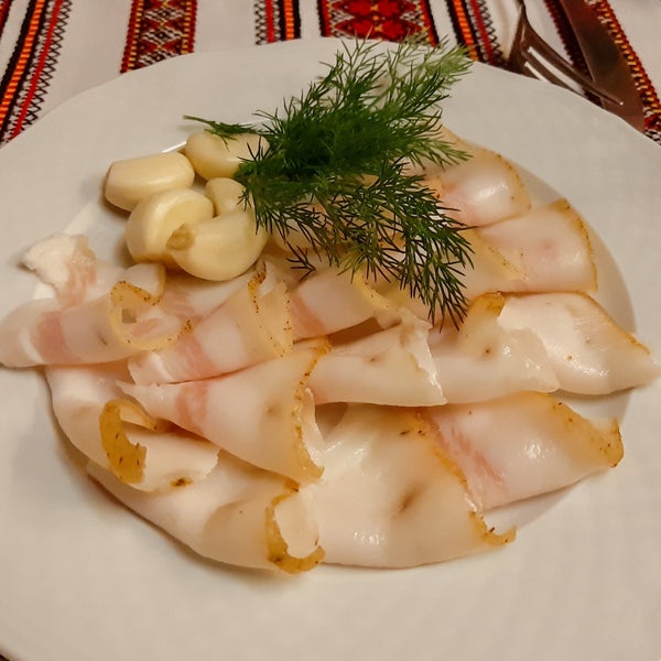 Сало з часником (Sowbelly with garlic)