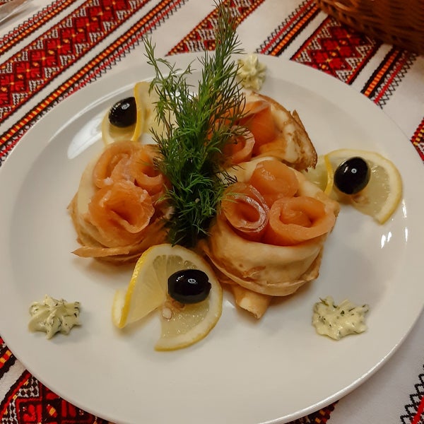 Млинці з сьомгою (Pancakes with salmon)