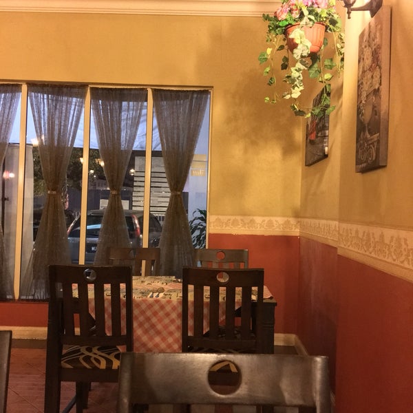 Foto scattata a Me Famiglia Italian Restaurant da Ashes il 9/6/2017