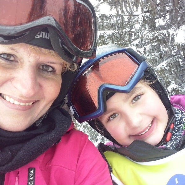 2/23/2015 tarihinde Romana R.ziyaretçi tarafından Ski Center Cerkno'de çekilen fotoğraf