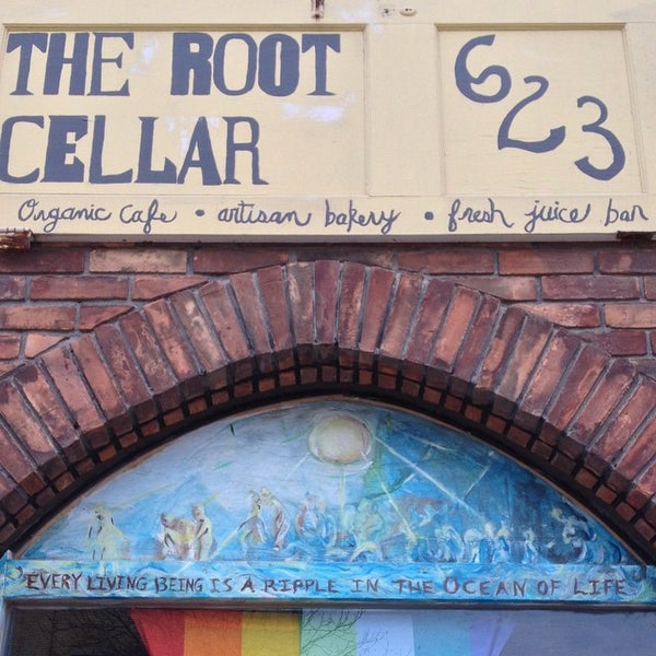 Photo prise au The Root Cellar Organic Cafe &amp; Bakery par Billy W. le11/6/2014