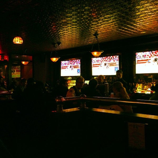 รูปภาพถ่ายที่ Jake&#39;s Saloon โดย Sophie M. เมื่อ 10/13/2012