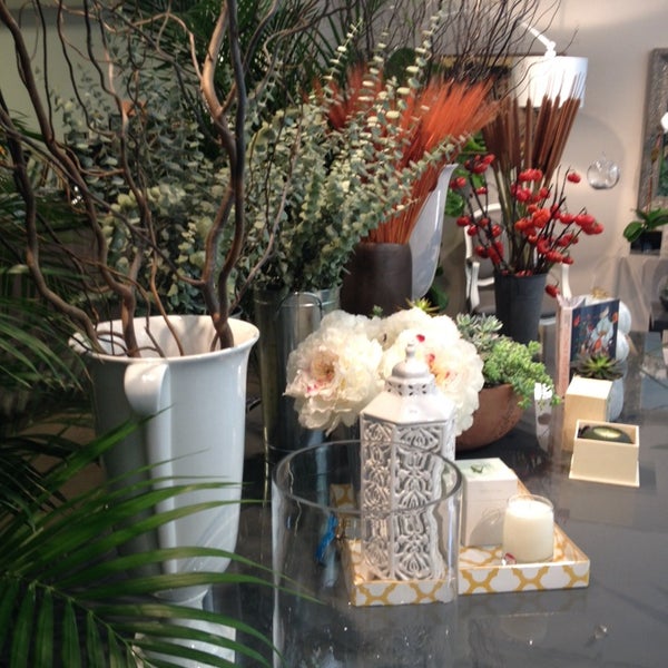 Petals & Roots 3127 31st St