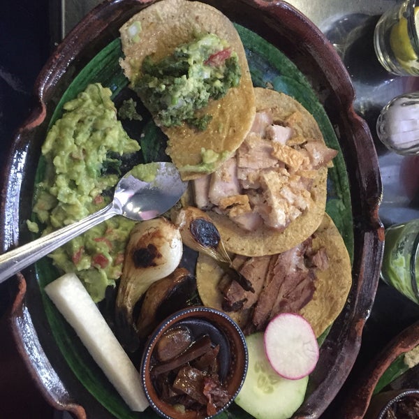 รูปภาพถ่ายที่ La Casa de los Tacos โดย Alondra R. เมื่อ 9/17/2016