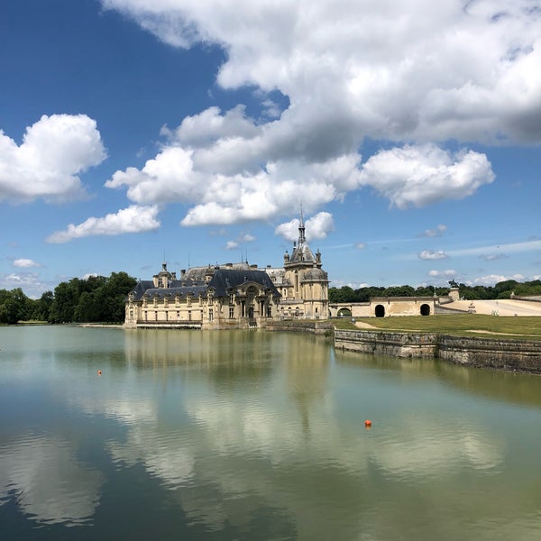 Foto diambil di Château de Chantilly oleh Gissel G. pada 6/15/2020