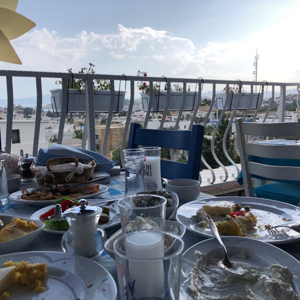 Das Foto wurde bei ÇimÇim Restaurant von Engin D. am 6/15/2018 aufgenommen