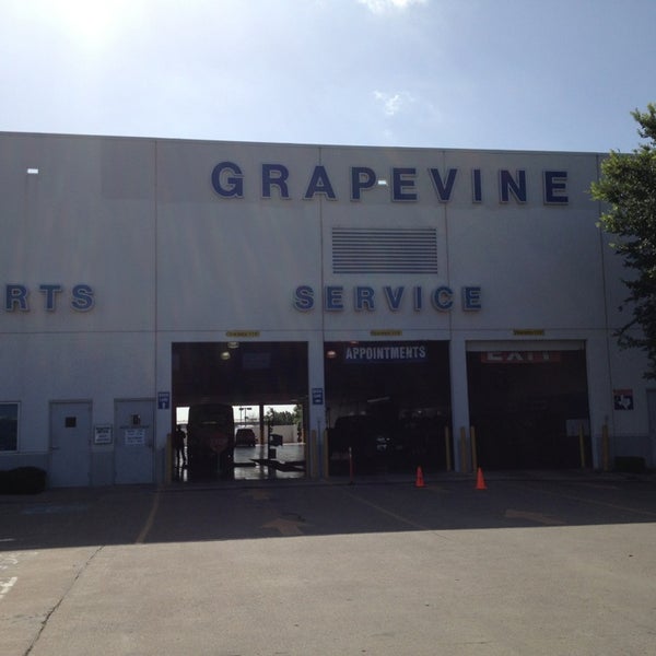 รูปภาพถ่ายที่ Grapevine Ford Lincoln โดย ServiceRodeo เมื่อ 6/12/2013