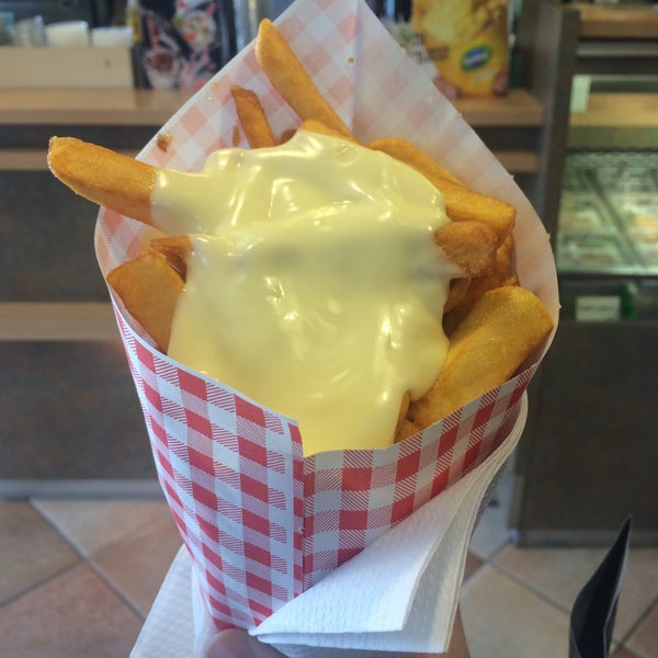 Great French fries with amazing mayonnaise!!!