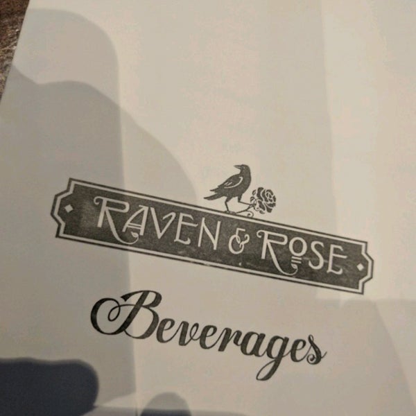 Das Foto wurde bei Raven &amp; Rose von Eric S. am 4/16/2017 aufgenommen