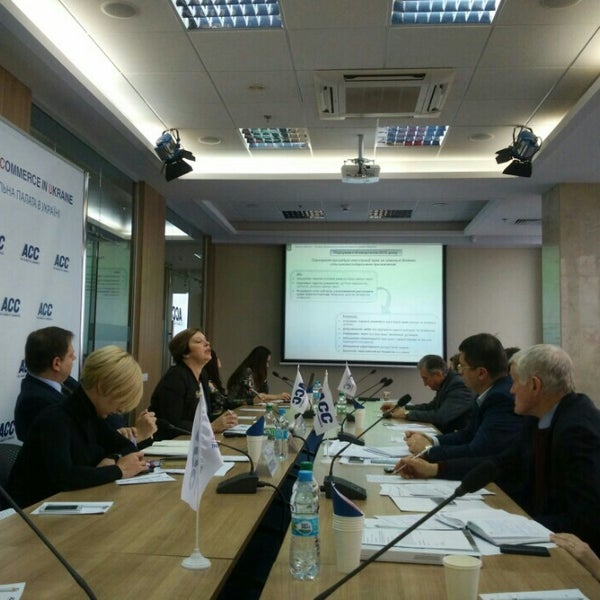 รูปภาพถ่ายที่ American Chamber of Commerce in Ukraine โดย Olga S. เมื่อ 11/23/2015