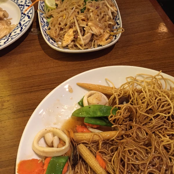 2/22/2015 tarihinde Kerry M.ziyaretçi tarafından Thai Ginger Restaurant'de çekilen fotoğraf