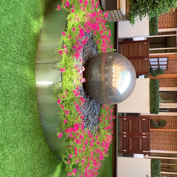 รูปภาพถ่ายที่ London Marriott Hotel Grosvenor Square โดย Fawaz เมื่อ 8/23/2019