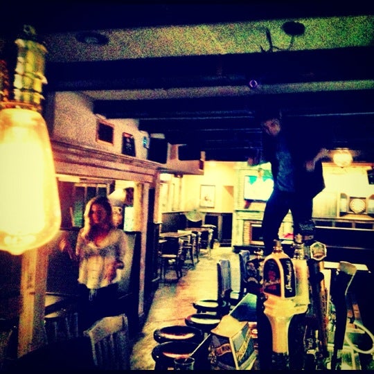 รูปภาพถ่ายที่ Tempest Bar โดย Vinny C. เมื่อ 10/15/2012