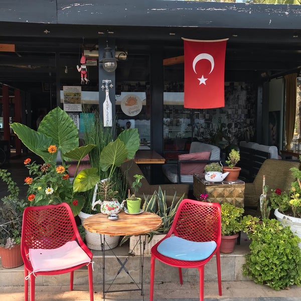 Foto scattata a Avangart Cafe&amp;Restaurant da Özge il 7/14/2022