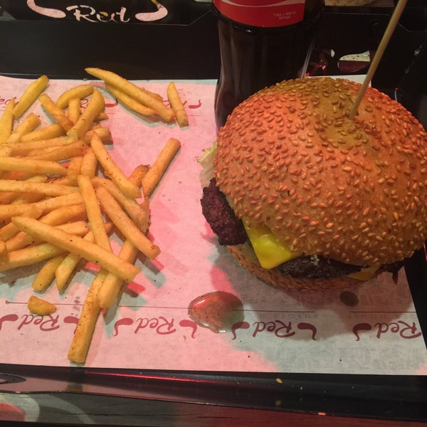 2/19/2016에 Turgut Hami T.님이 Red Burger House에서 찍은 사진