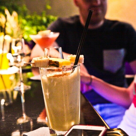 Снимок сделан в Funky Bee cocktail bar &amp; lounge пользователем Jan H. 8/20/2014