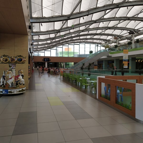 รูปภาพถ่ายที่ Athens Metro Mall โดย Christos D. เมื่อ 5/27/2019