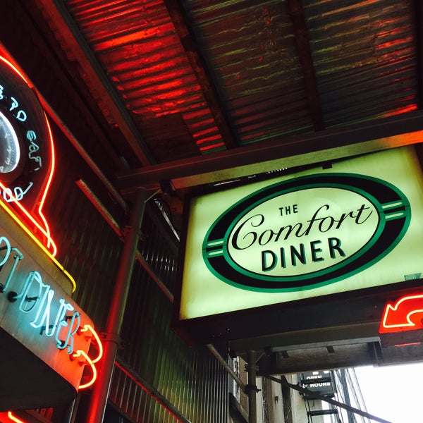 Photo taken at Comfort Diner by K.E. W. on 3/31/2015
