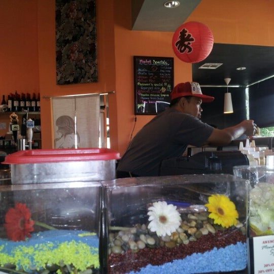 9/28/2012 tarihinde Gillian S.ziyaretçi tarafından Awesome Sushi'de çekilen fotoğraf