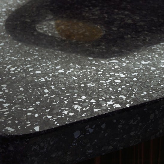 Foto scattata a Finch&#39;s Stone and Marble Ltd Granite and Quartz worktops da Finch&#39;s Stone and Marble Ltd Granite and Quartz worktops il 6/30/2014