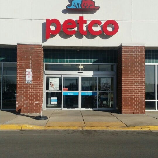 Petco Pet Supplies Store in Naperville