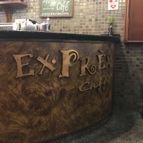 Photo prise au Exprèx Caffè par Bruna K. le5/10/2018