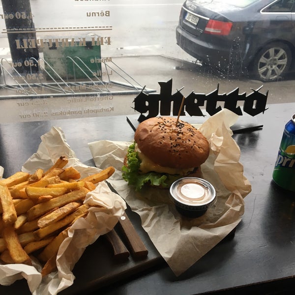 Das Foto wurde bei Ghetto Burger von Raivis D. am 4/29/2017 aufgenommen