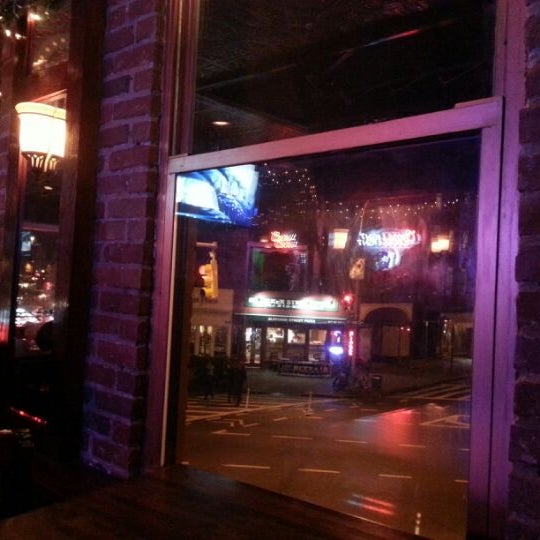 รูปภาพถ่ายที่ Bleecker Heights Tavern โดย Stephanie m. เมื่อ 1/11/2013