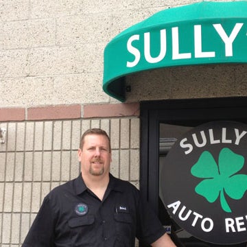 6/30/2014 tarihinde Sully&#39;s Auto Repairziyaretçi tarafından Sully&#39;s Auto Repair'de çekilen fotoğraf