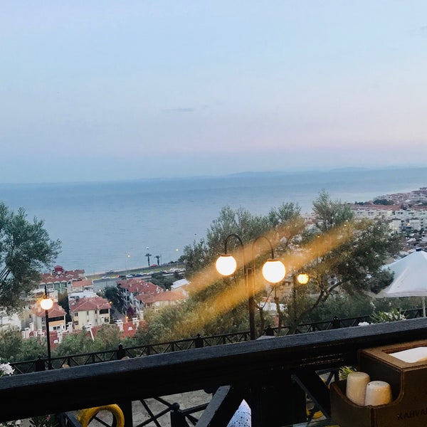 Photo taken at Adalı Cafe &amp; Restaurant by SelocaN on 6/8/2019