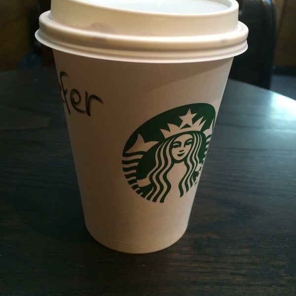Снимок сделан в Starbucks пользователем Jennifer 3/10/2015
