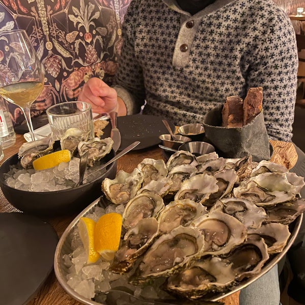 Oyster Happy Hour!