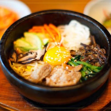 Das Foto wurde bei Beewon Korean Cuisine von Beewon Korean Cuisine am 6/30/2014 aufgenommen