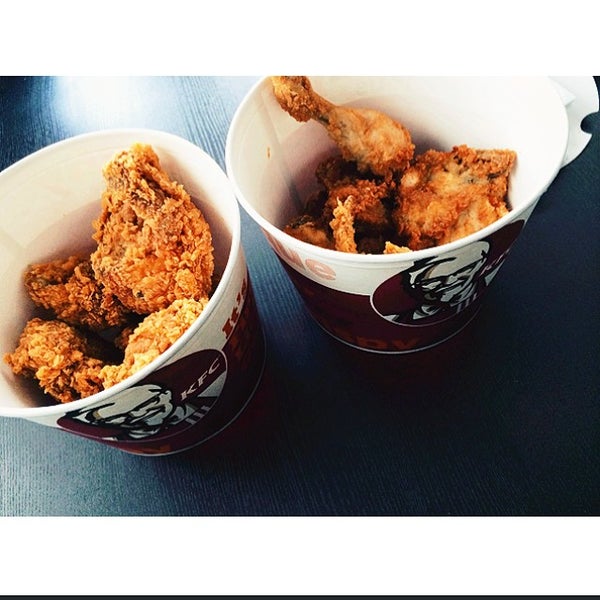 Foto diambil di KFC oleh Michelin V. pada 4/14/2015