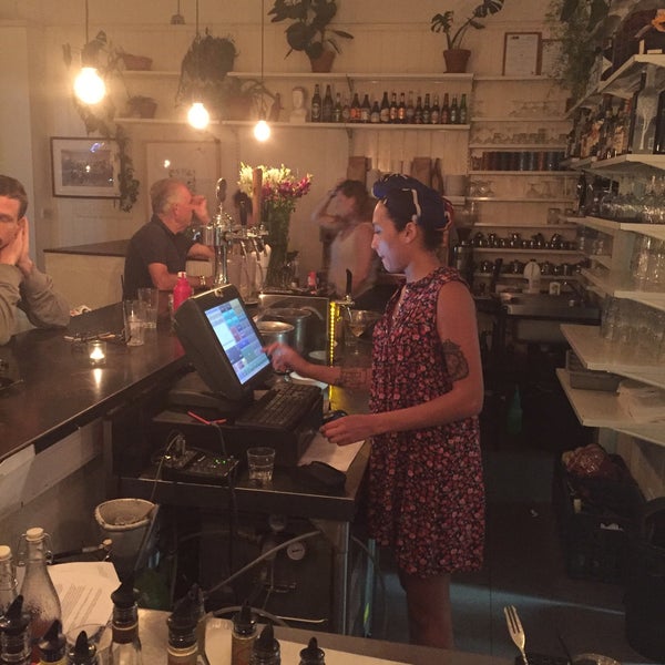 10/28/2015에 Chris R.님이 Clarke&#39;s Bar &amp; Dining Room에서 찍은 사진