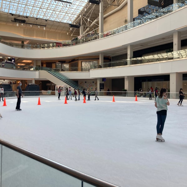 Photos at Lloyd Center Ice Rink 11 tips from 1008 visitors