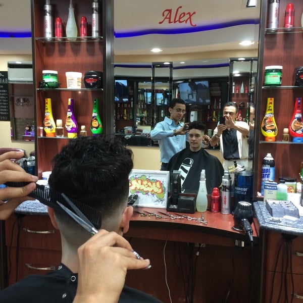 Foto scattata a Ace of Cuts Barber Shop da Abo S. il 7/1/2014