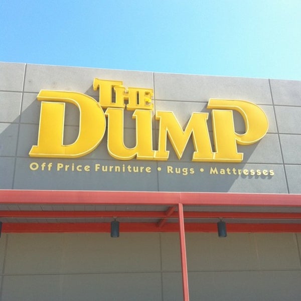 Foto scattata a The Dump Furniture Outlet da The Dump Furniture Outlet il 7/1/2014