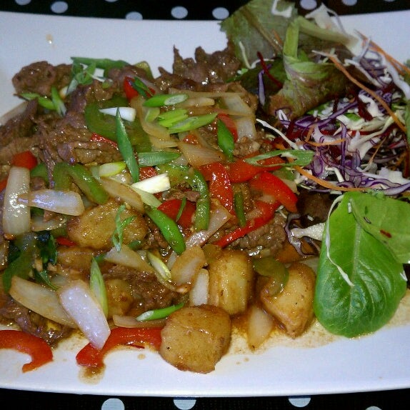 Photo prise au Spice and Dice Thai Restaurant par Neal A. le4/27/2013