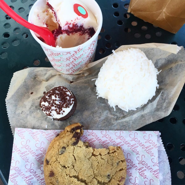 7/16/2015 tarihinde younghyun p.ziyaretçi tarafından Sprinkles Ice Cream'de çekilen fotoğraf