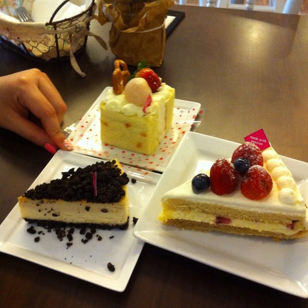 Foto tirada no(a) Passion Food Cafe &amp; Bakery por Im.tEk .. em 10/23/2014