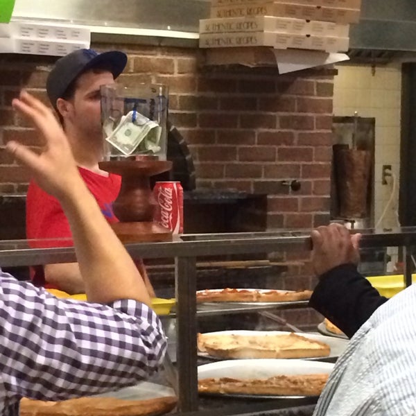6/14/2014 tarihinde Michael J.ziyaretçi tarafından Nino&#39;s Pizza of New York'de çekilen fotoğraf