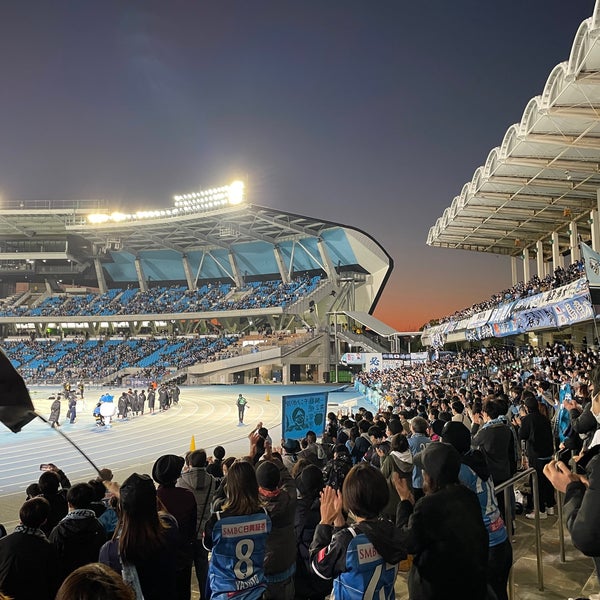 Fotos Em 等々力陸上競技場 ホーム側ゴール裏 Estadio De Futebol Em 川崎市