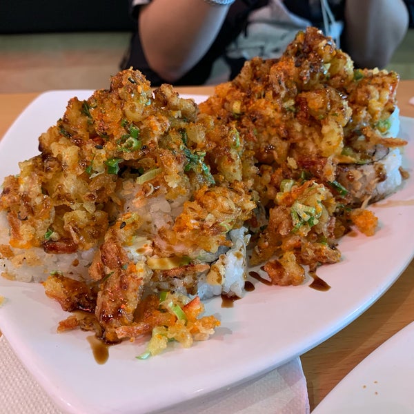 The most delicious menu is Admiral Crunch! Highly recommended! Crab stick, avocado, cream cheese, and tempura crunch will make you in love with this dish. Water, ginger, wasabi, and soy sauce for free