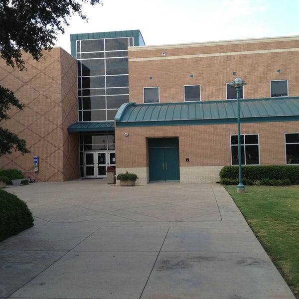 Foto scattata a Tarrant County College (Southeast Campus) da William C. il 8/20/2013