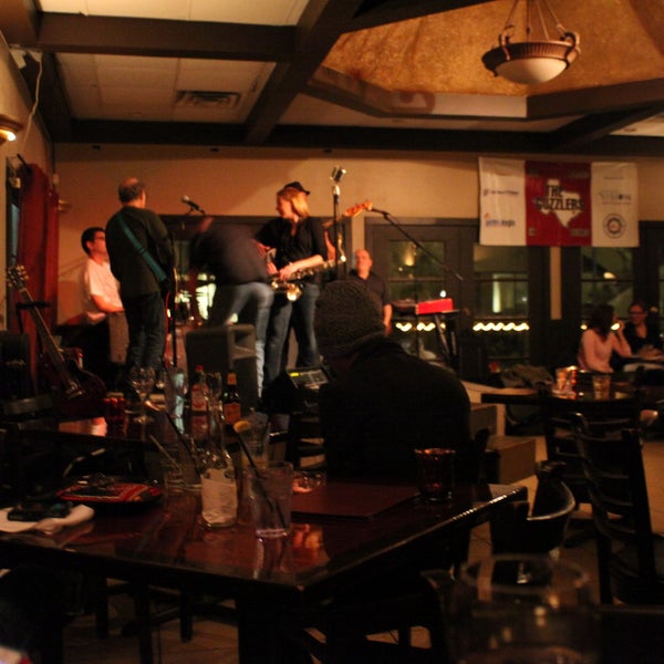 Foto tomada en Capone&#39;s Bar &amp; Oven  por Capone&#39;s Bar &amp; Oven el 7/2/2014