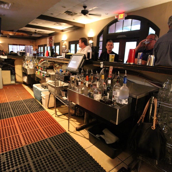 Foto tomada en Capone&#39;s Bar &amp; Oven  por Capone&#39;s Bar &amp; Oven el 7/2/2014