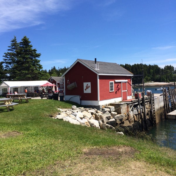 Excellent lobster roll and crab cakes!! Best I've ever had!!