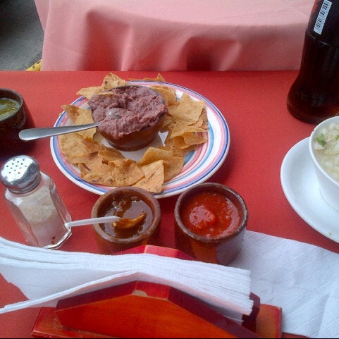 Photo prise au Totopos Restaurante Mexicano par Pepe D. le5/17/2013